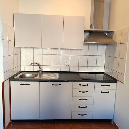 Family Apartments Suzi ロヴィニ エクステリア 写真