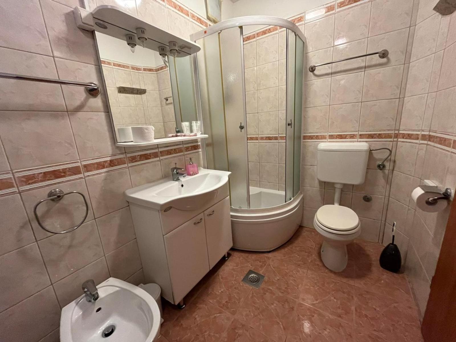 Family Apartments Suzi ロヴィニ エクステリア 写真
