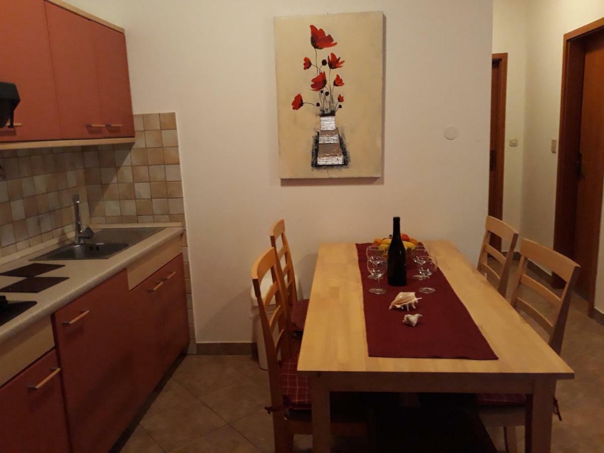 Family Apartments Suzi ロヴィニ エクステリア 写真